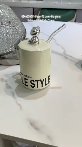 Cốc Gấu Đẹp không khách ơi, mê ly lun ạ, nói chung là sang xuât sắc ạ, đẹp xĩu luôn á, uống cà phê trà sữa, sữa chua đều xinh xắn, có nắp đậy có ống hút, xinh ơi là xinh! 