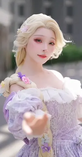 有人吗？找个王子🤴🏻 #长发公主 #乐佩 #cos #rapunzel #cosplay #disney