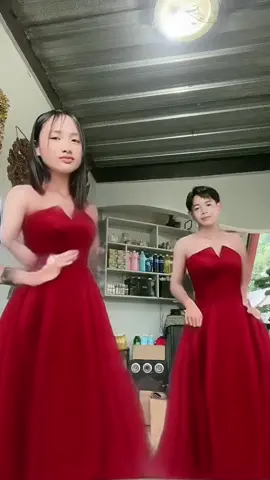 ladies in red #sethleah #fyp #foryou #foryoupage #couple #trending #dance ⚠️fake body⚠️