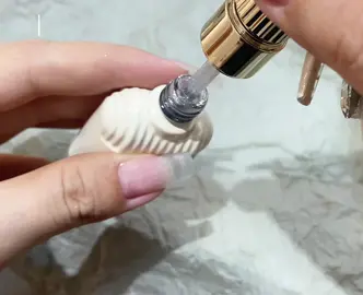 mắt mèu ánh trắng