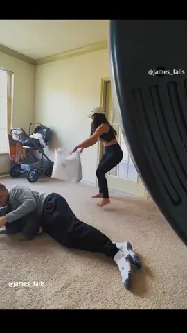 The end 😂😂#fun #funny #fail #fails #failarmy #foryou #fyp #fypシ #funnyvideo #funnyvideos #foryoupage #pranks #scareprank #🤣🤣🤣 #funnyfails 