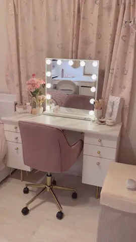 遂に白とピンクのお部屋が完成💖ここから更に可愛くしたい‼︎#お部屋紹介 #beforeandafter #実家暮らし #ドレッサー #大学生 #可愛い部屋作り #ルームツアー 
