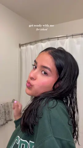 Get ready with me for school #grwm #getreadywithme #grwmforschool #schoolgrwm #grwmforclass #grwmforcollege #collegegrwm #senioryear #collegelife #marketing #marketingstudent #cpp 