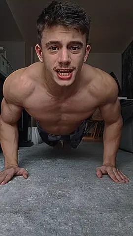 eu confio em você campeão ! marque aquele amigo que precisa dessas flexões também 💪🏻 #fy #gym #zyzz #gymbro 