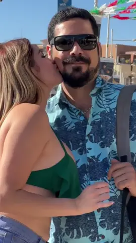 Si se los doy 😘 no le saquen chicos 😂😅 video completo en FB #retosdelacalle #sharonwinneroficial  #loscabosmexico #retostiktok 