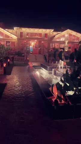 وجلسةُ أُنسٍ في اجتماع أحبةٍ  ‏بهم تبسمُ الأفراح يا لذّة السعدِ❤️.#ضباب_ابها #اكسبلور؟ # كوخ القمه