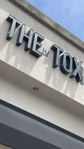 @The Tox is a blend of lymphatic and digestive work meant to decrease bloating, rid the body of toxins, and improve gut health and immune system🫶🏻