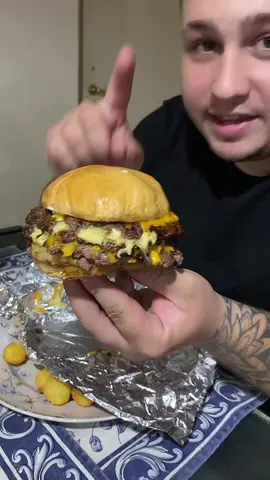 Los magos no revelan todos sus secretos pero aca esta el paso a paso😂 si hacen unas buenas burgas etiquetenme🍔🍔 #parati #fyp #viral #xyzbca #burger #food #foodporn 