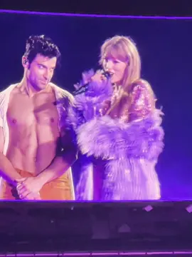 Her giggle.. GIRL…same ☺️ GET OFF YOUR CHEST. GET IT OFF MY DESK #lavenderhaze #atlanta #taylorswift #erastour #nighttwo #theerastour #april29 #atlantaerastour #atlantan2 
