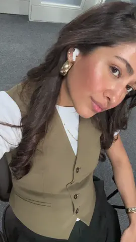 last day of regents !!!🫶🏼🥺💗 <3 u lots !!!   most beaut campus + ppl💕#london #university #regentsuniversity #graduation #fashion #fashionmarketing #fyp 