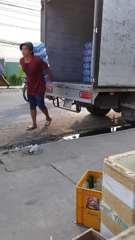 Ai cũng chọn việc nhẹ nhàng Gian khổ biết dành phần ai? #motdoinguoimotrungcay 