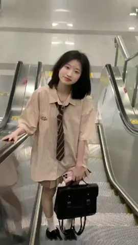 Trường cbn đi học mặc váy hay quần dài ?🤔#CáchPhốiĐồXinh cho #hocsinh đơn giản✨🌷📷#outfitxinh #hè2023 #xuhuong #douyin抖音 #Lyly03_outfitdouyin #styletrungquoc 