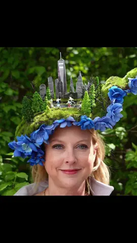 Ice skating Hat i made for Central park Hat Luncheon. #olmsteadhatlunch #centralparkhatlunch #centralparkhatluncheon #hatlunch #centralparkconservatory #centralparkcincervatoryhatlunch #nycfashion #nychatblog #nychat #nychats 