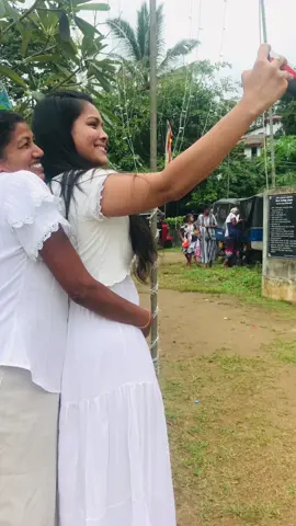 පන්සලේදි හම්බුනු එයාලගේ ආදරේ🤭❤️🤍 Thank you all😘#tiktok#viral#onemillionaudition#foryoupage  