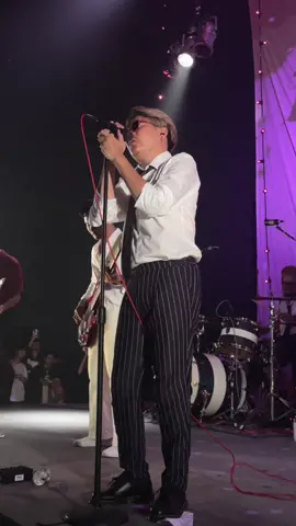 เธอและฉัน จับมือเคียงกันนับจากนี้👩🏻‍🤝‍👨🏼💖 Musketeers - ของขวัญ 🎁 at MUSKETEERS ROMANTIC PROM NIGHT CONCERT🪩🎶 @Musketeersofficial  #Musketeers #ของขวัญ  #MusketeersRomanticPromNightConcert #Whattheduckmusic