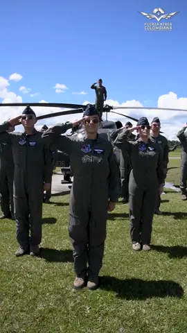 Tripulaciones de su #FuerzaAéreaColombiana siempre dispuestas para #SalvarVidas.                                                                 #MiFuerzaAérea🇨🇴 #SalvandoVidas #CACOM5 #ProtegemosLaVida #ColombianAirForce #EnVideo📽️  #CACOM5 #seguridad #fypシ #Colombia #FuerzaAéreaCol #fyppppppppppppppppppppppp  #militarylife #militarytiktok #airforce #Capacidades #Pilotos #Helicóptero 