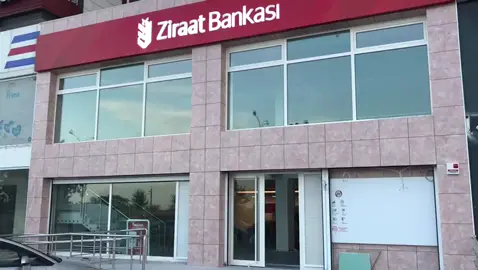 Şanlıurfa’nın 450 bin nüfuslu merkez ilçesi Eyyübiye’de, tepkimiz üzerine Ziraat Bankası Şubesi açıldı. 32 ilden büyük olan Eyyübiye ilçemizde ciddi bir mağduriyeti azaltmış olduk.  Bu daha başlangıç, Şanlıurfa’mızın eksikliklerini tek tek tamamlayacağız! Yeter ki Kemal Kılıçdaroğlu’na, CHP listesine destek verin. #sanasöz #şanlıurfa #eyyübiye