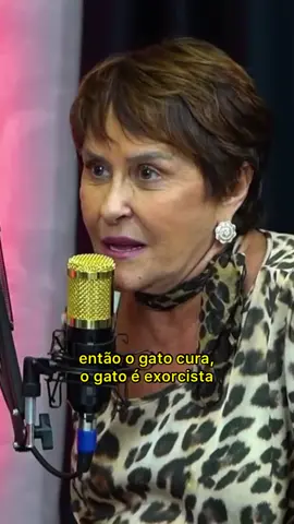 Por uma visão espiritual, a mediunidade dos animais é fantástica! Eles são seres amorosos, logo, amam o ser humano, sentem as energias do ambiente e das pessoas, portanto, são extremamente sensíveis a tudo que os rodeia. No caso de cães e gatos, eles são capazes de enxergar e sentir coisas que o ser humano não vê. Podem também nos limpar energeticamente e ajudar a ativar nossos processos de cura. Quando falo cura, pessoal, quero dizer que eles podem AUXILIAR nos processos de regeneração e de recuperação (em caso de dores emocionais). De maneira alguma devem ser descartadas consultas com médicos e especialistas, ok? 🙏 Corte do @podemaisoficial