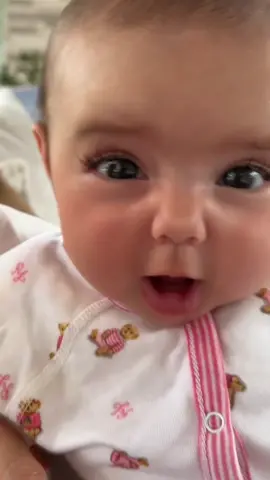 Ser tia es la experiencia mas linda DEL PLANETA ENTERO !!!!! 🥹🌸🌸🌸 los ojitos mas lindos que alguna vez vi … te amo sophie 🌷 