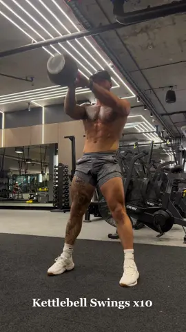 KETTLEBELL FULL BODY WORKOUT 💪🏻🔥🇦🇺 4 Rounds  10 Reps of each 60 seconds of rest Kettlebell Clean & Press x10 KB Swing x10 SA KB Bent Over Row x10 (each side) Offset Stationary March x10 (each side) #kettlebell #kettlebellworkout #kettlebellroutine #fitnessmotivation #Fitness #fullbody #fullbodyworkout #fullbodyexercises #workoutmotivation #workoutoftheday #australia #bunkergym #sydney 