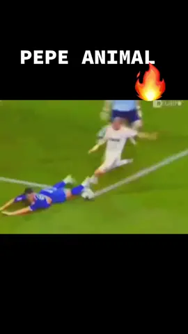 Você tem um amigo que joga assim ?? #pepe #futebol #lancesdefutebol #editsdefutebol #football #futeboledit #fut #editfutebol #Soccer #briga #brigafutebol 