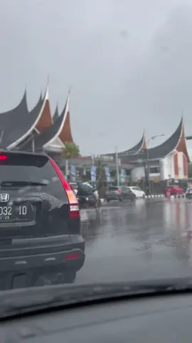 Padang full hujan #fyptiktok #bujangminang #vlogerminang #videofotoaesthetic #VideoEstetik #padangsumbar #videovibesestetik #padang #CityCarDriving 
