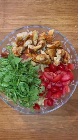 Nudelsalat 😋👌🏼 #Party #tasty #leckererezepte #easyandtasty #fypシ #yummy #proteinrich #proteinrecipe 