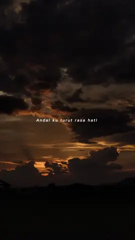 Sejarah mungkin berulang _ New boyz 🥀 #capcut #liriklagu #sejarahmungkinberulang #malaysia #melayu #langit #sunset #lyrics #nostalgia #newboyz #fyp #fypシ #fypdongggggggg #sad 