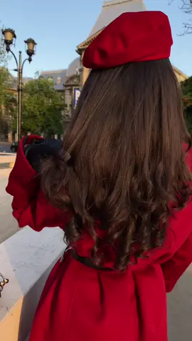 Lady in red ♥️ #stylingideas #vintagestyle #vintageaesthetic #vintageinspiredoutfit #outfitideas #retrostyle #retrofashion #androgynousfashion 