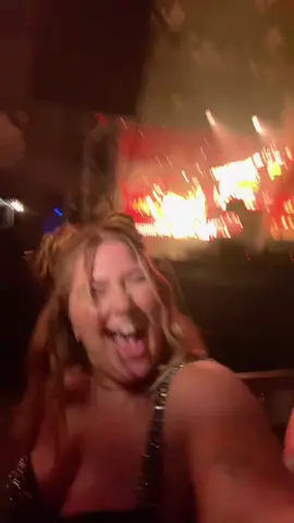 Off the plane and right to @SunFest !!! The @The Chainsmokers were amazing!!! Whos going tonight?! 