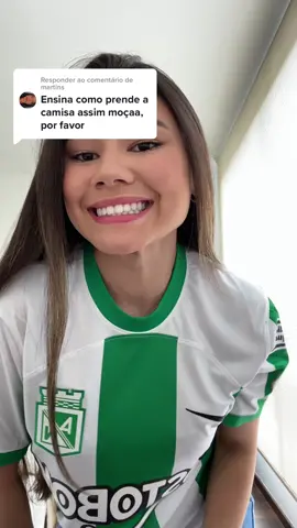 Respondendo a @martins mostrando para vcs como amarro a blusa de jogo💚