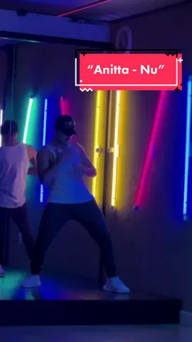 No quarto escurinho 🎶 - #anitta #hitmaker #nu 