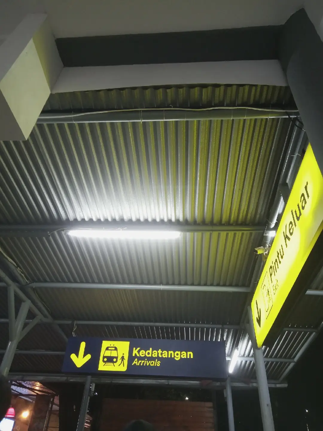 Cuplikan foto random selama di stasiun - kereta 