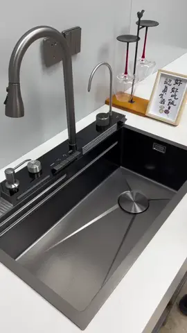 🍒Trình làng mẫu chậu rửa bát hiện đại nhất quả đất 2023 Tích hợp đầy đủ các tính năng ưu việt ♻️Vòi dây rút 3 chế độ tích hợp vòi thác cho tầm hoạt động hiệu quả hơn ♻️Vòi máy lọc nước ♻️Có núm xả thoát nước tự động ♻️Dụng cụ rửa cốc/ly tự động chỉ bằng 1 lần nhấn Màu sắc xám ghi thời thượng Hiện đại mà ko hại điện Ai yêu em nó thì rinh liền giúp em nha!!! #chau1hoinox304 #giadungthongminh #rewiew #quạttíchđiện #medobepnoidiatrung #medonoidiatrung 