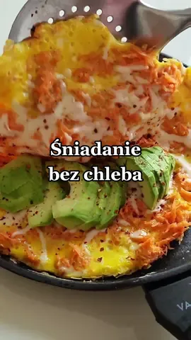 Chrupiący omlet marchewkowy ✅bez mąki i glutenu  ✅zdrowe, sycące śniadanie bez chleba w 10 minut ✅lekkość i sytość zdecydowanie na dłużej  Zapisz przepis i koniecznie go wypróbuj, nie pożałujesz! A więcej zdrowych pomysłów w mojej książce 
