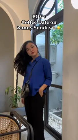 Hari minggu gini enaknya keluar ngopi sore2, pake blouse gini aja yang nyaman tapi cakep bgt!! ✨ #OOTD #coffeeshop #shopeehaul #rekomendasioutfitcewe 