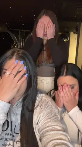 NO WAYYYYYY SHE LOOKES LIKE THAT!!! #foryou #fyp #foryoupage #tiktok #tiktokchallenge #trending #viral #comedyvideo #funny #filter #facepuzzle 