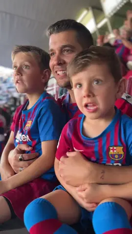 #barcelona #فيسكا_بارسا_للأبد♕💙♥ #تشافي_هيرنانديز 😍😍👋#فيسكا_برسا_دائماً_وابداً🔵🔴 #نشيد#البارسا🔵🔴🚨 