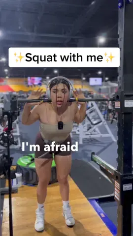 Team track weight or nah? #squatwithme #squatchallenge #legdayworkout #parati #squatbeginner 