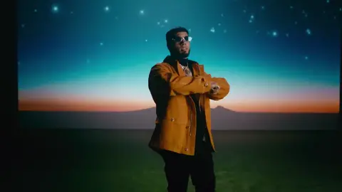ANUEL AA - MAS RICA QUE AYER (VIDEO-OFICIAL) @ANUEL 