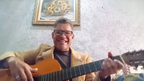 Não quero mais viver na solidão, Não quero mais viver na escuridão, várias noites no deserto eu passei, Não tinha paz no coração o sofrimento era tudo que me acompanhava,Pedi socorro por várias vezes,mas, ninguém podia me ajudar meu grito era em vão,Depois de muito tempo descobri prá gente ser feliz tem que estar com Deus}{Bis} {Não quero mais viver na solidão não quero mais viver na escuridão,Não quero estar de volta lá no deserto,Eu quero estar ao lado de Jesus que é a minha forte luz brilhando em meu caminho, prá eu ser feliz prá sempre} {Letra e Música de: Israel Monteiro Título: Noites no deserto.{Deus os abençoe abundantemente}.