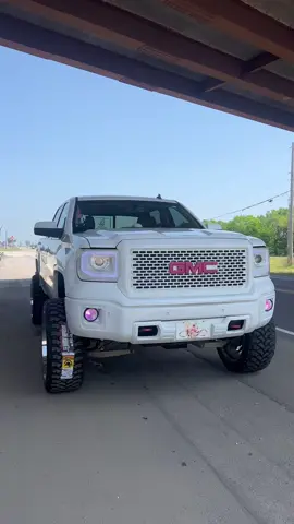 gmcmuneca #liftedtrucks #girlswithliftedtrucks #femalebuiltanddriven #trokaslevantadas #gmc #truck #femaledriventruck #trokiando #trokas #trucksoftiktok 