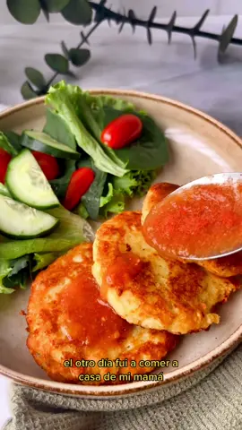 La receta de Tortitas de Papa de mi Mamá  Ingredientes: 4 papas  150g queso cotija o queso fresco 1 huevo 1/4 taza pan molido Sal y pimienta al gusto Aceite Receta para 10 Tortitas aprox #recetascaseras #recetasdemama #diadelasmadres #tortitasdepapa 