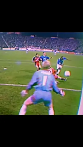Greatest save in Ucl history🤯 #oliverkahn #oliverkahn🇩🇪 #oliverkahn🐐 #kahn #oliverkahn🔥🧱 #bayernmunich #ucl #championsleague 
