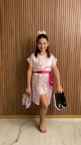 Hum, qual modelinho escolher? Quer saber, vamos ficar com todos! #amomolelkinha #molekinha #musthave #tiktokmademebuyit #loveshoes #fashionkids