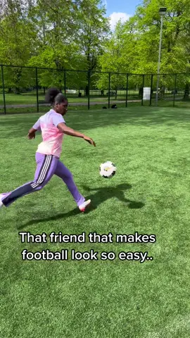 Topbins with ease #footballtiktok #soccerskills #footballskills #football #fyp #futbol 