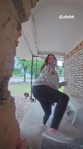 @morganwallen come get your girl. #caughtoncamera #lastnight #caughtonvideo #doorbellcamera #doorbellcam #homesecurity #vivint #funnyvisitor #funny 