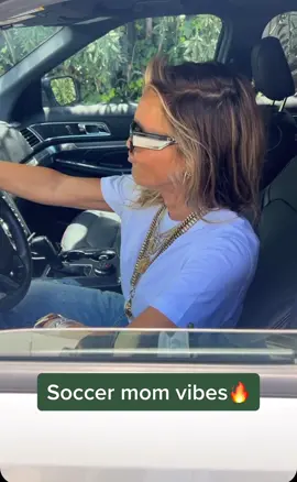 soccer mom😂🔥 #fyp #foryou #foryoupage #comedy #funny #funnyvideos #viral #viralvideos #humor #mom #midlife #menopause #funnymom #midlifestyle #losangeles #paratipage #parati #midlifewomen #women #slay #tuesday #coolmom #trending 