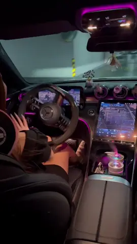 How are my driving skills? One-handed steering 🚗#driving #mercedesbenz 