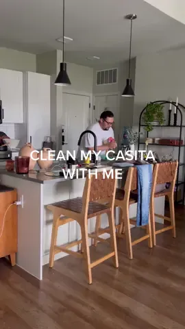 #limpiamicasita conmigo 🥹🧼🧹😂 (wait till the end) #cleanmyhousewithme #cleanwithmevlog #limpialacasamarrana #lavalostrastescriada 